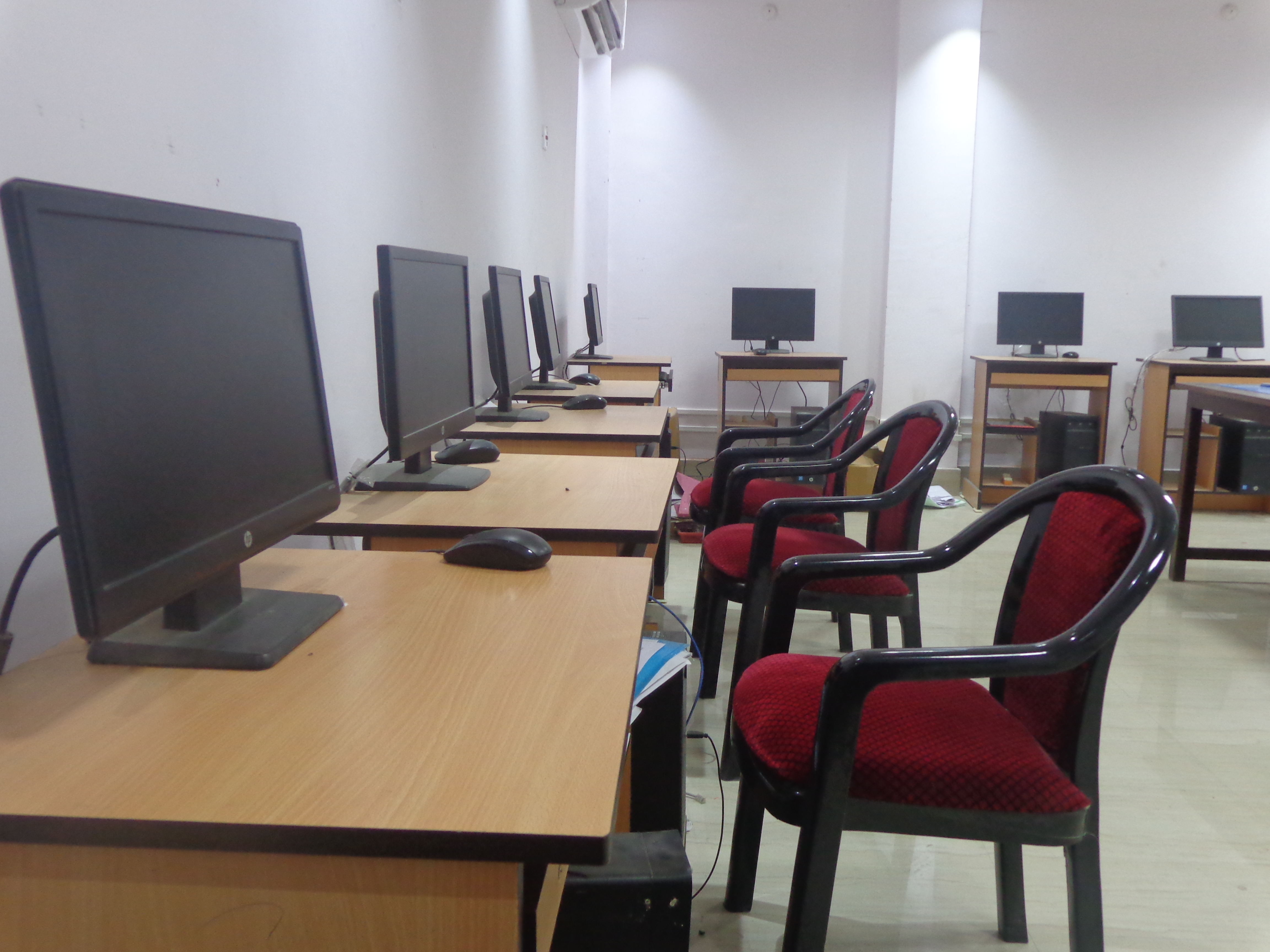 Photo by: Daniel Parks Link: http://www.flickr.com/photos/parksdh/5227623068/